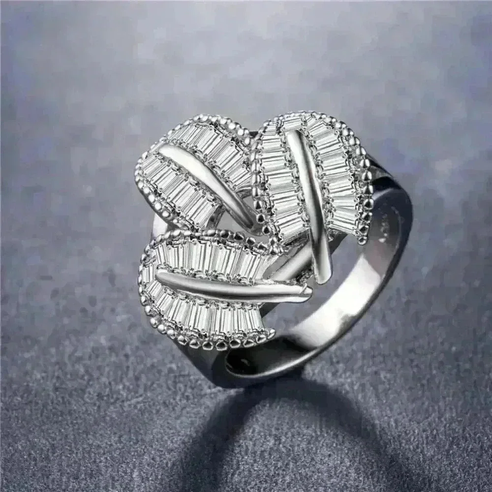 🍁 New Creative Design 3 Leaf Shaped Luxury Ring, GPMB1498